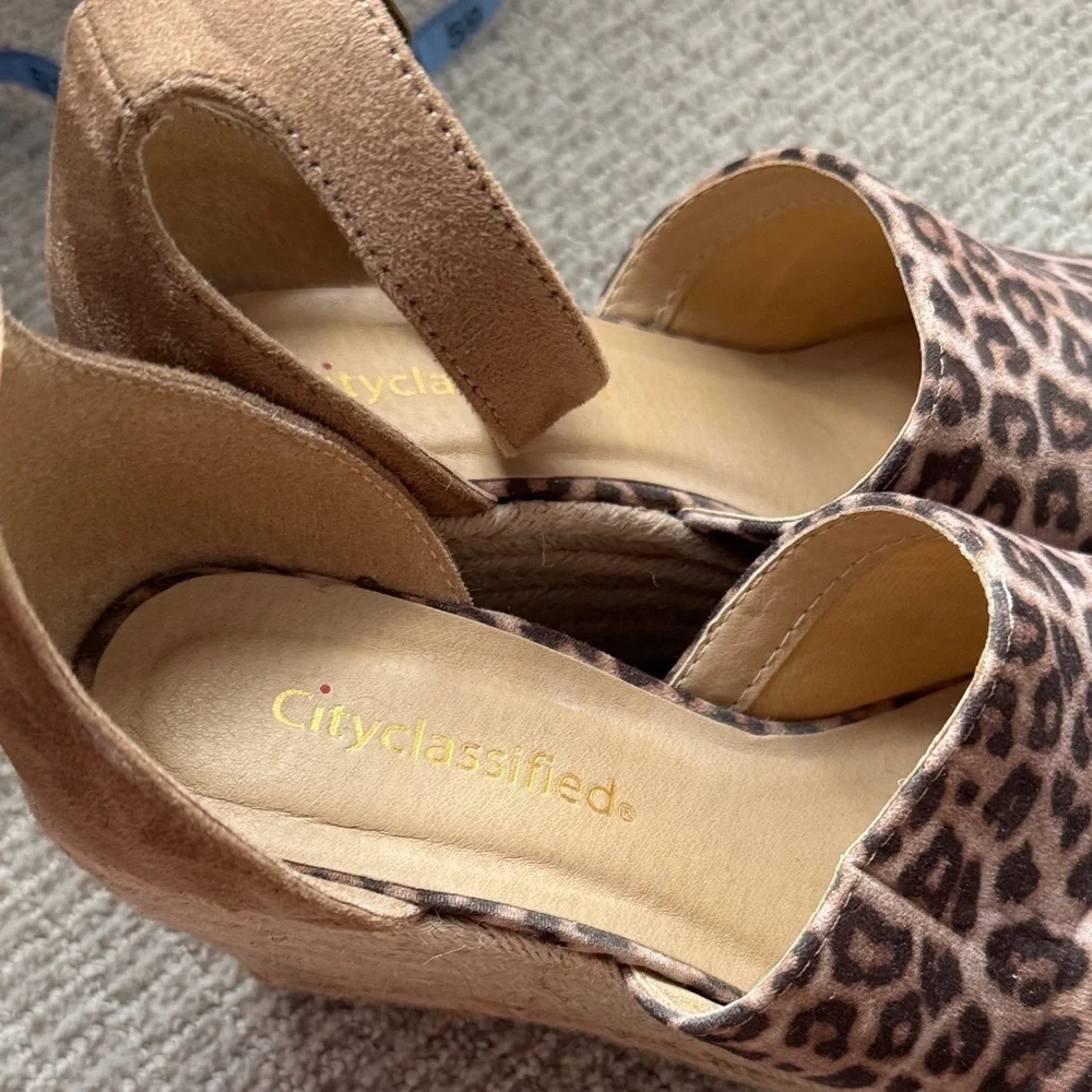 Cityclassified Leopard Print Wedge Sandals in Brown